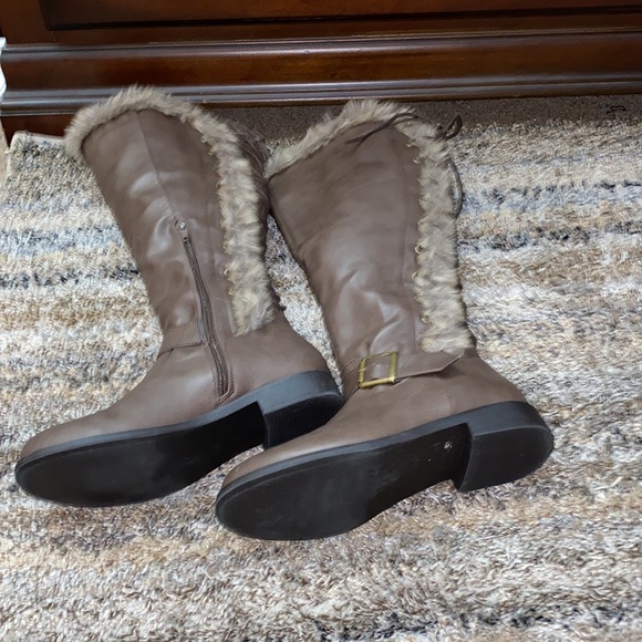 Boots - Picture 3 of 5